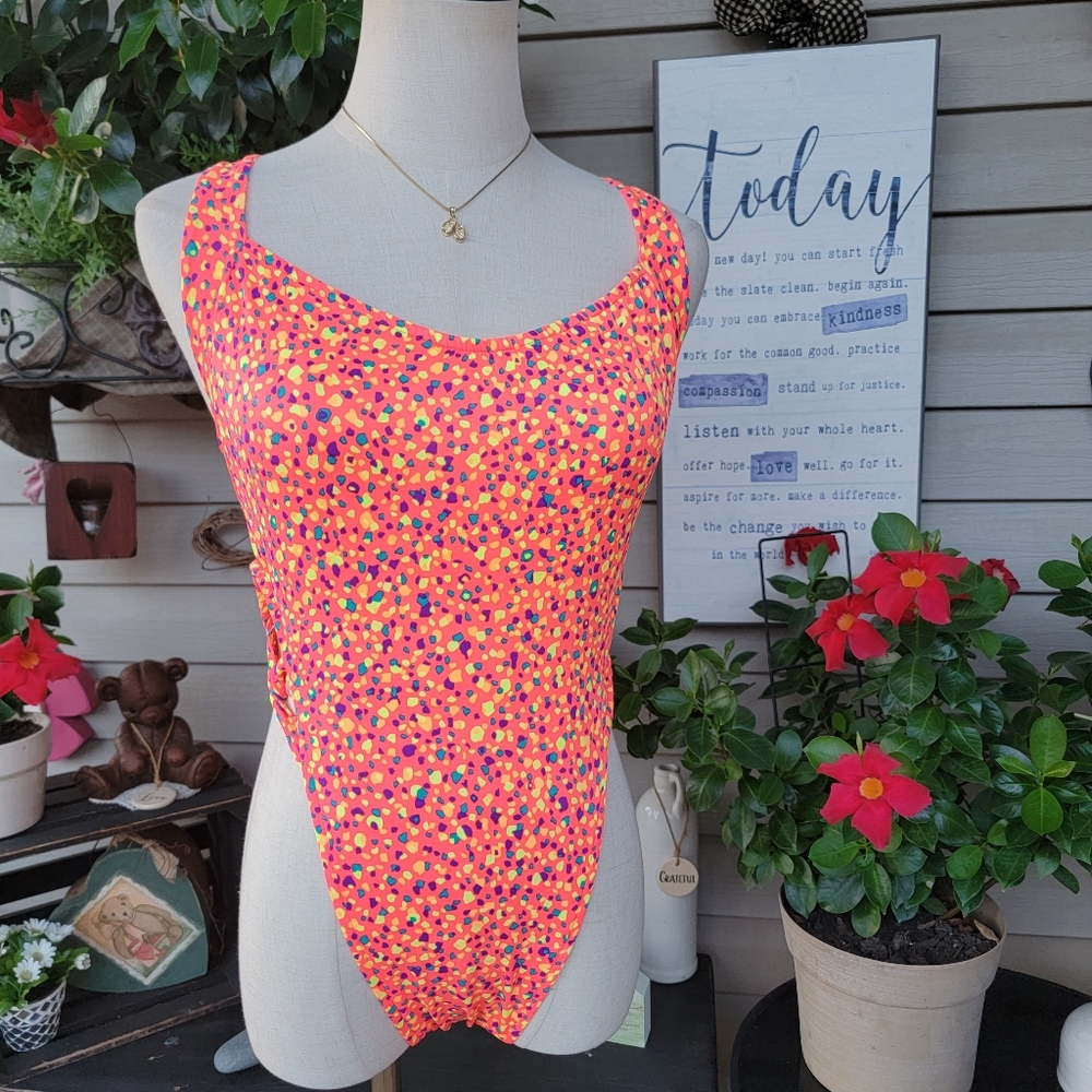 BEACH FRONT PROPERTY ♡ Vintage Coral w/Splash of Colors Twist Hi-Cut Swimsuit 10